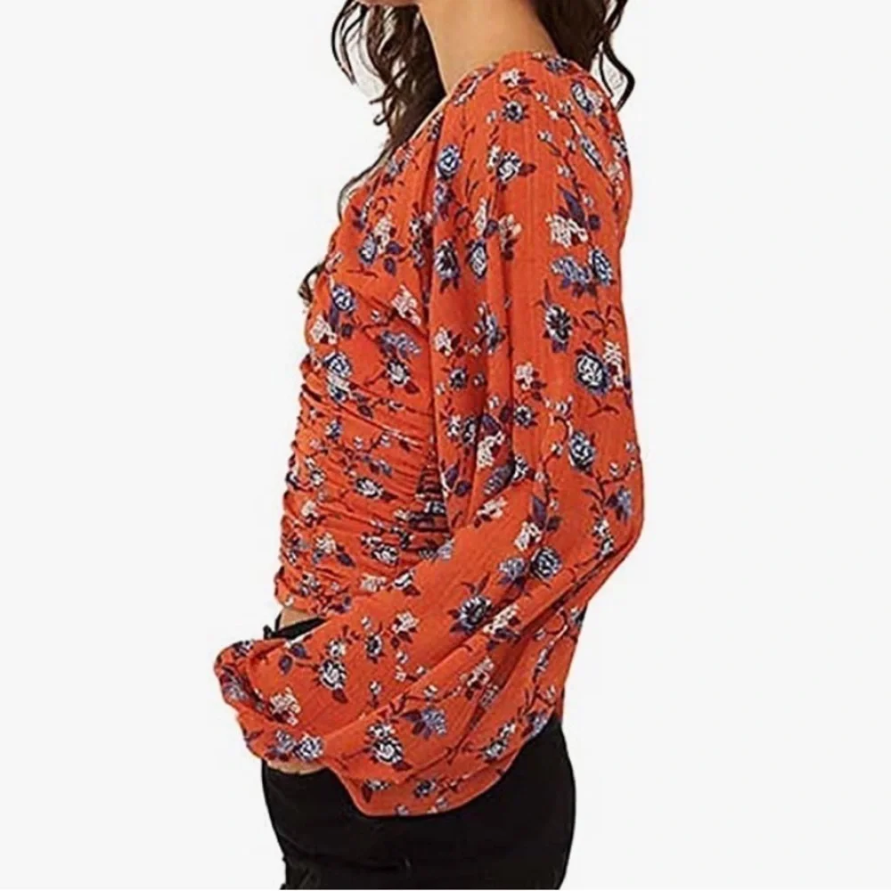 FREE People Blusa final rose floral, V-neck flowers